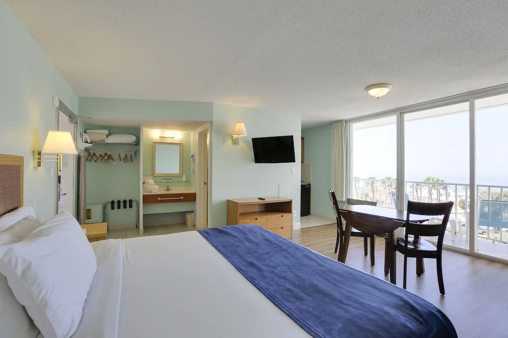 Deluxe Double room (full double bed)