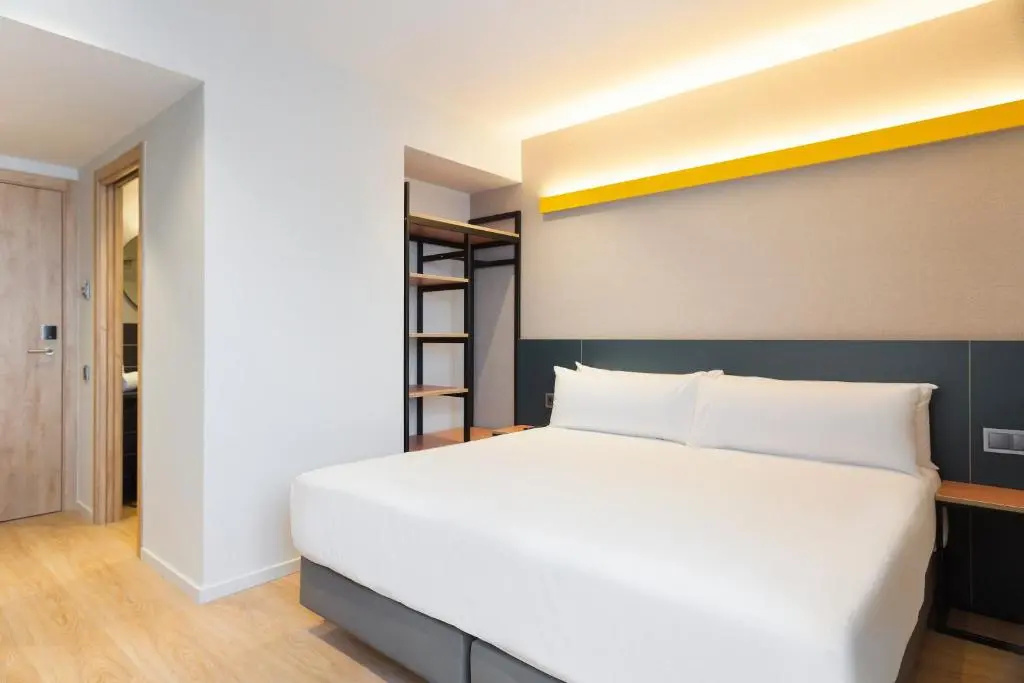Double room (full double bed)