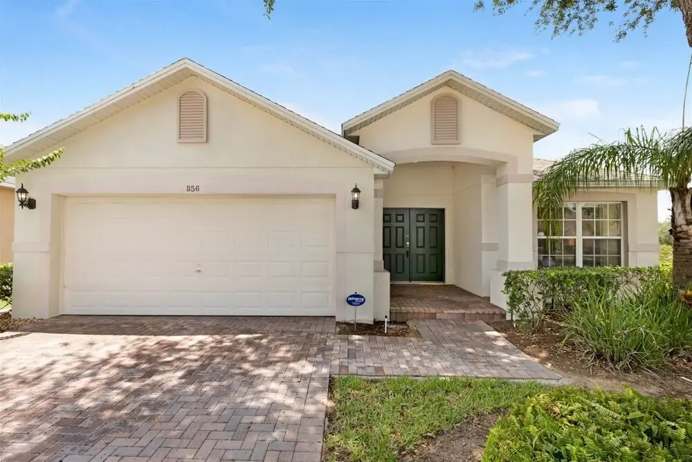 Lovely 4 Bedroom, 3.5 Bath Home With South Facing Pool and spa - 521