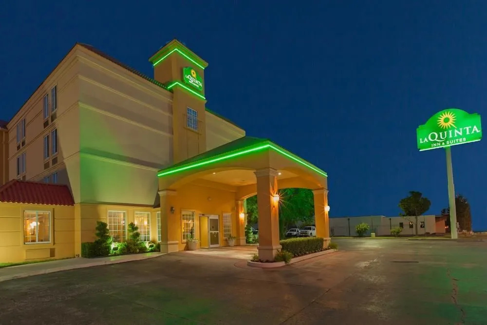 La Quinta Inn & Suites By Wyndham Tulsa Central