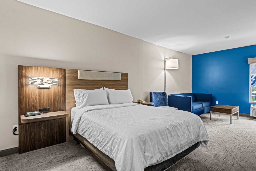 Holiday Inn Express Hotel & Suites Carneys Point by IHG image 5