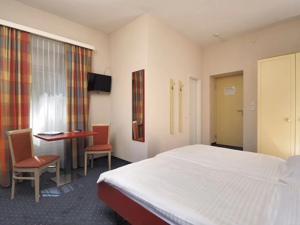 Comfort Double room with balcony and with lake view (full double bed)