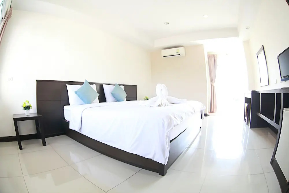 Standard Double room with balcony (full double bed)
