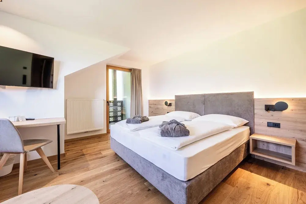 Superior Double room with balcony (full double bed)