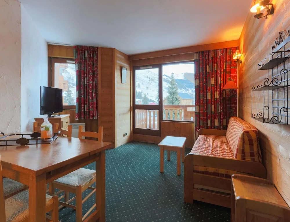 Voir la photo 1 — Attractive Studio With Balcony