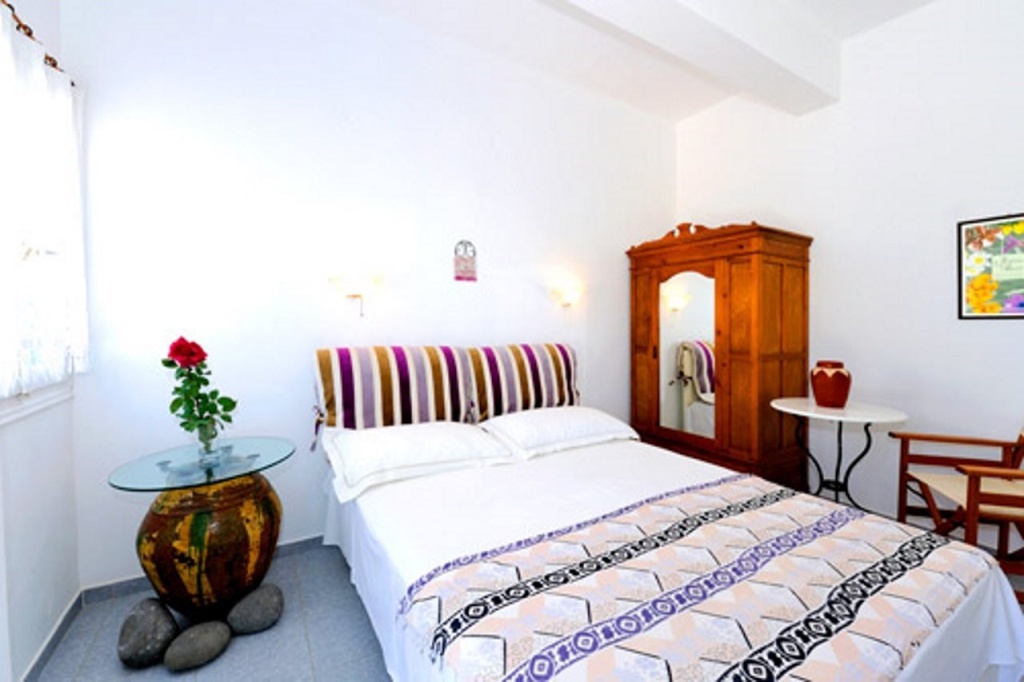 Anemoessa Rooms & Studios — 2