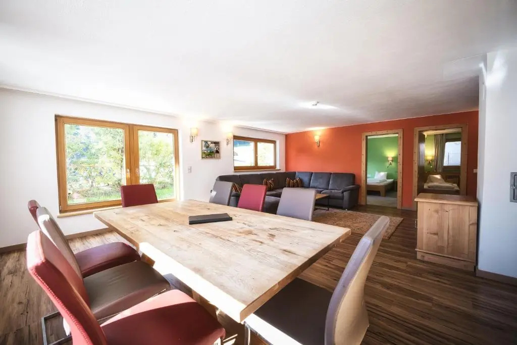 3 Bedrooms Apartment