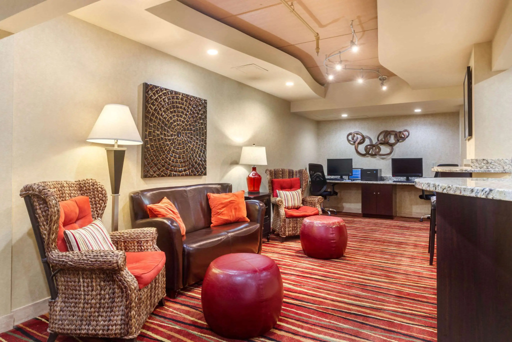 Lobby & Reception