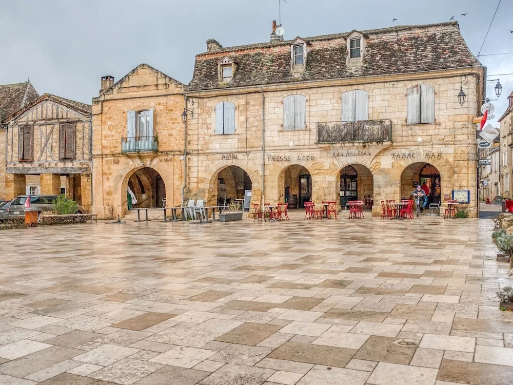 Accommodation With Pool and Large Garden Between Bergerac and Sarlat