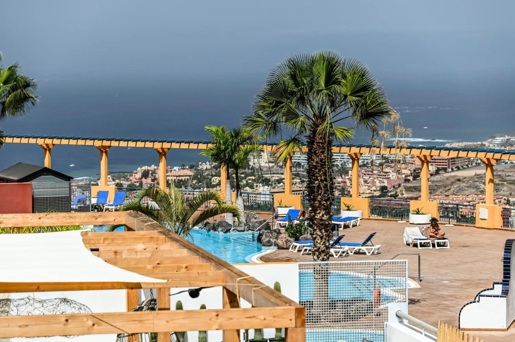 "NEW" Sunny 2 Bedroom Apartment in Costa Adeje
