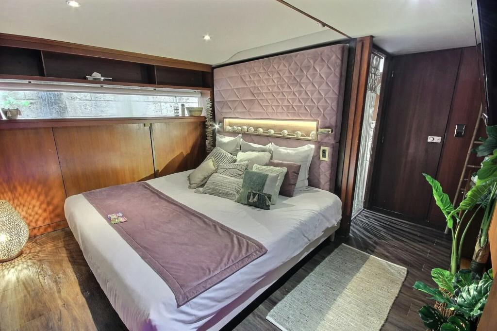 VIP Paris Yacht Hotel — фото