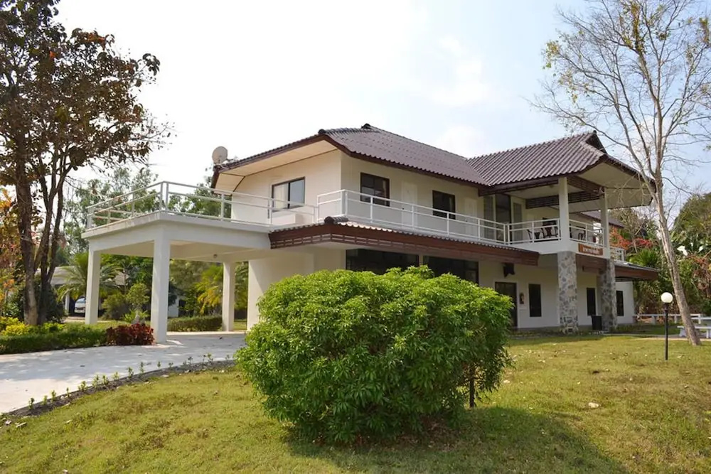 6 Bedrooms Cottage with balcony