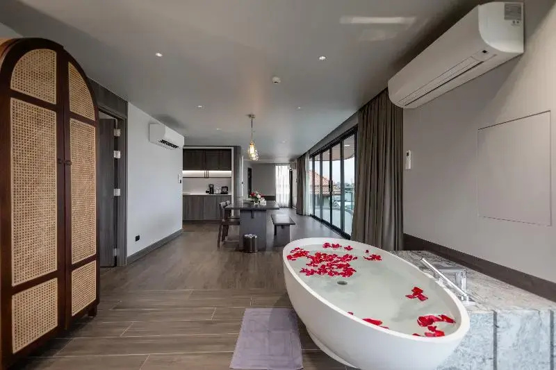 Penthouse Suite with balcony and with view