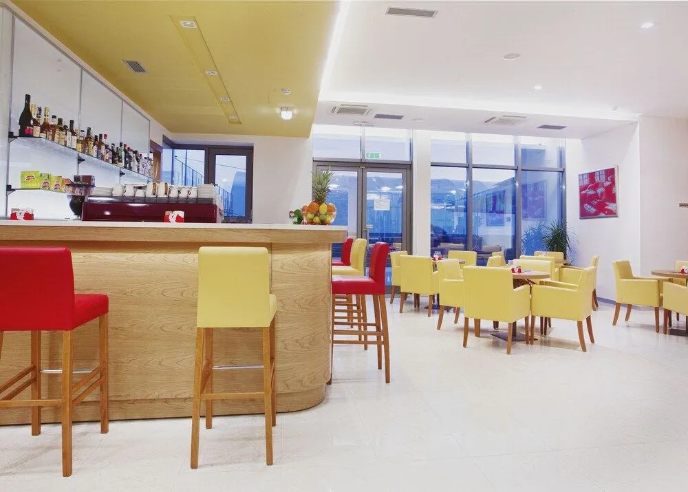 Food & Beverage