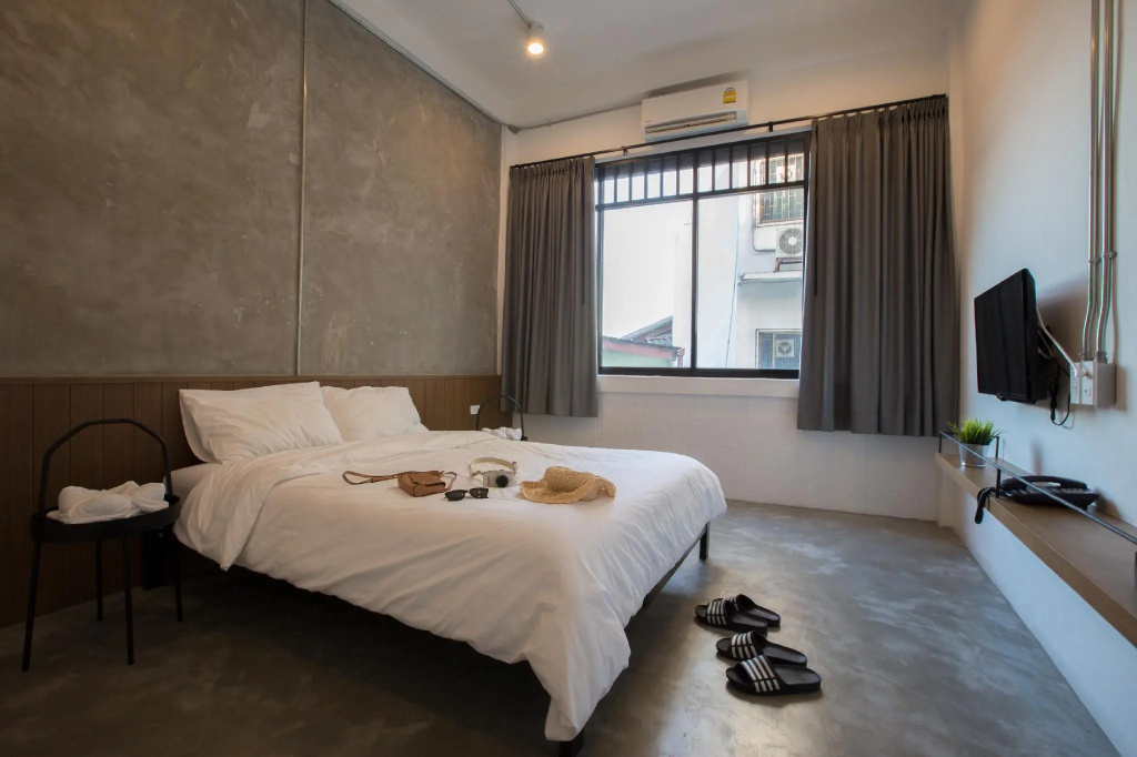 Standard Double room (full double bed)