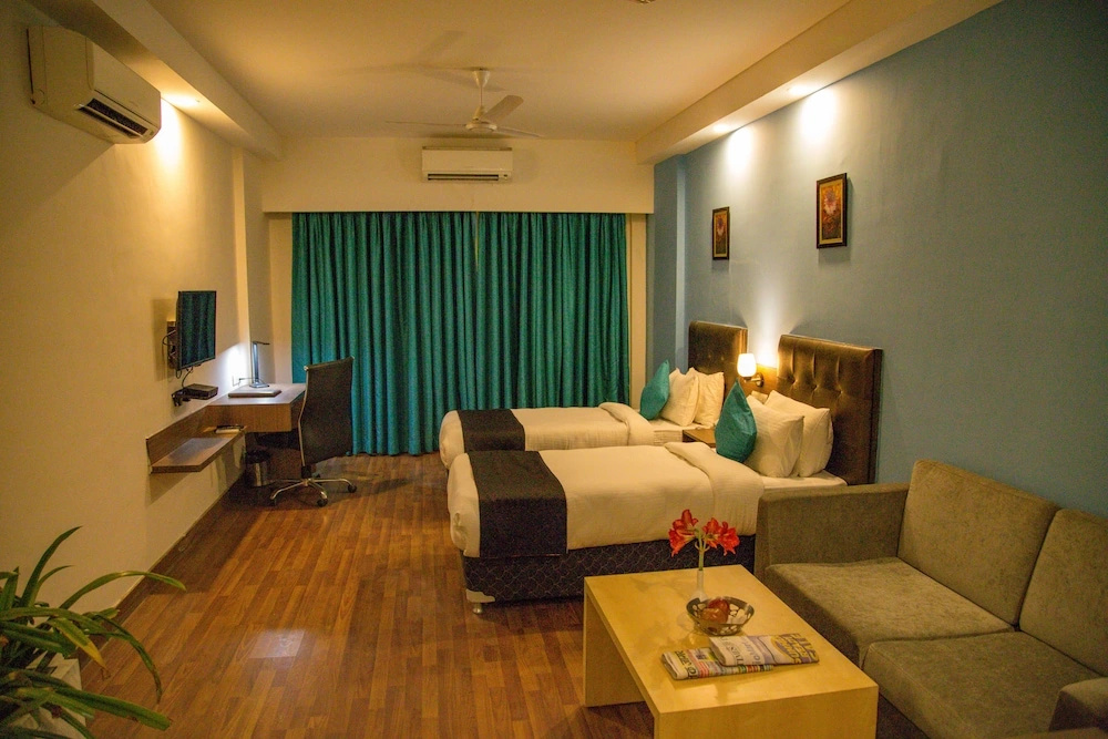 Grand Double room with balcony (twin beds)