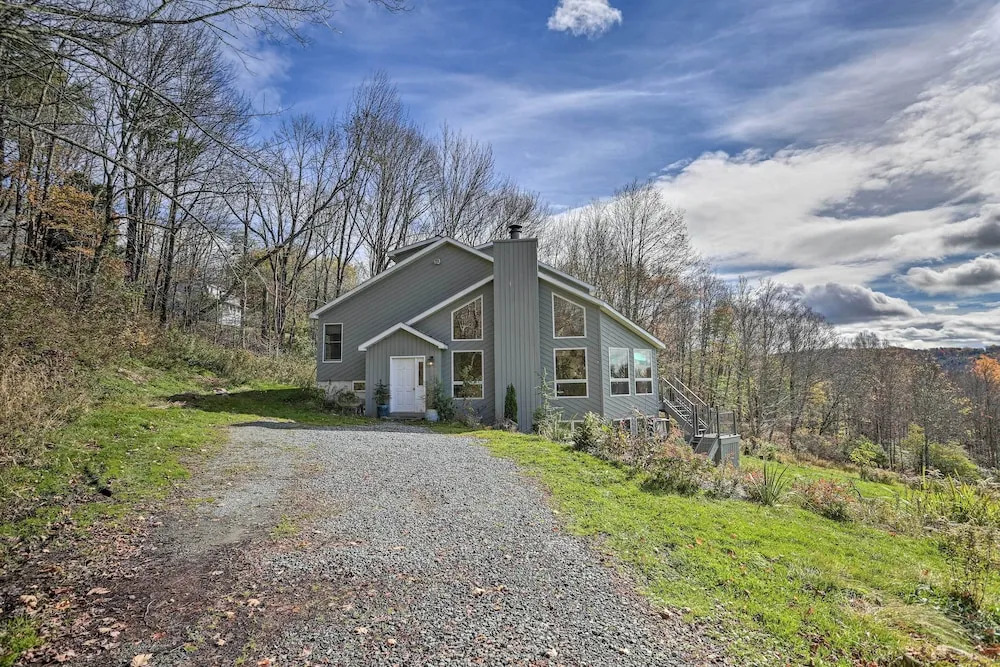 Unique Catskills Hideaway - Walk To Lake Jeff