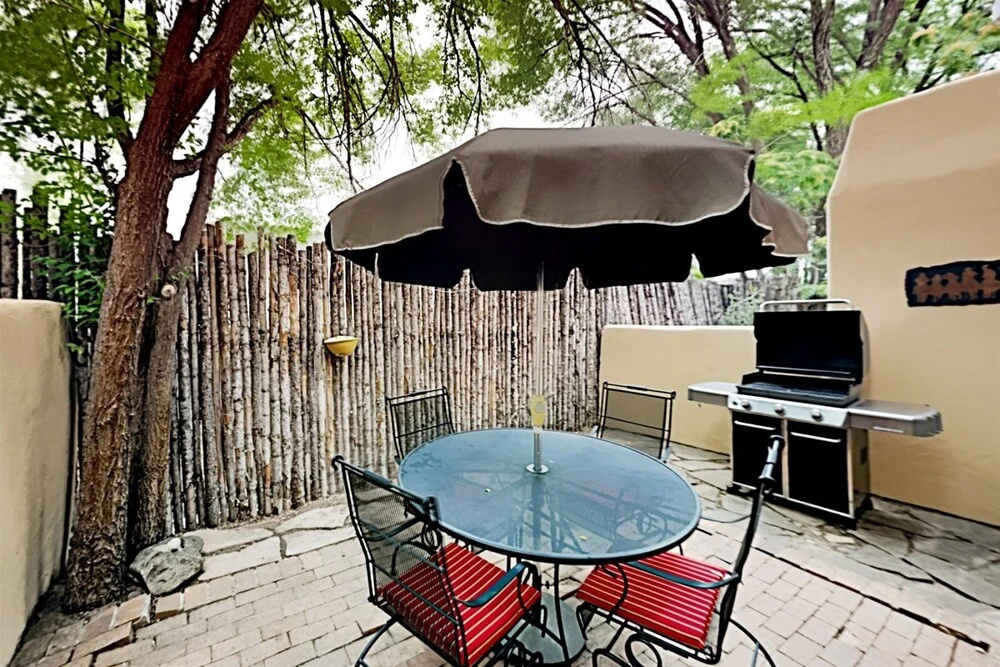 Casa Monzon - Perfect Location, Bright and Sunny Interior