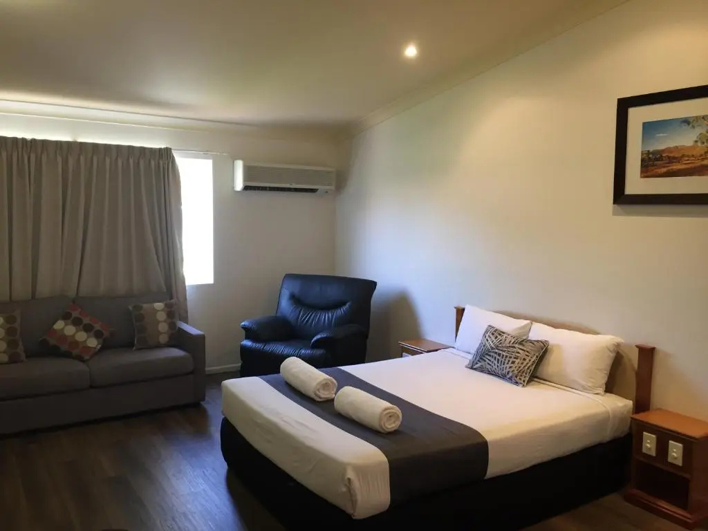 Standard Double room with pool view full double bed