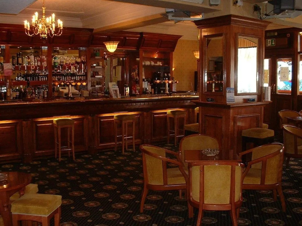 Food & Beverage