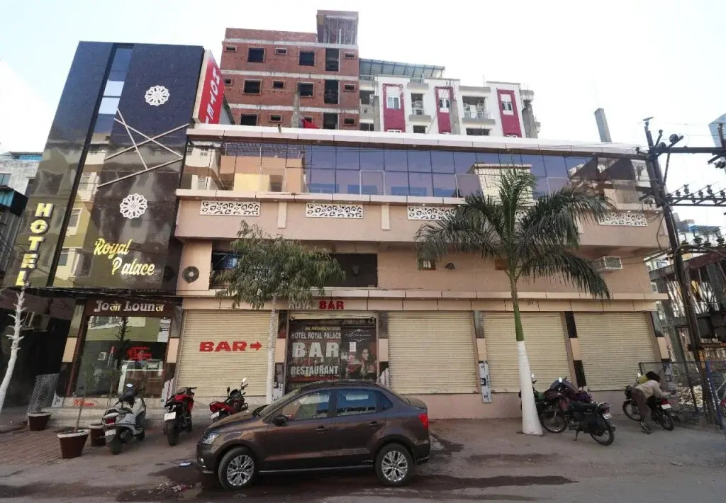 Hotel Royal Palace By OYO Rooms