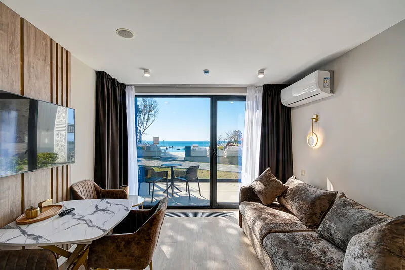 Номер Deluxe с видом на бассейн в Real Apartments Sochi