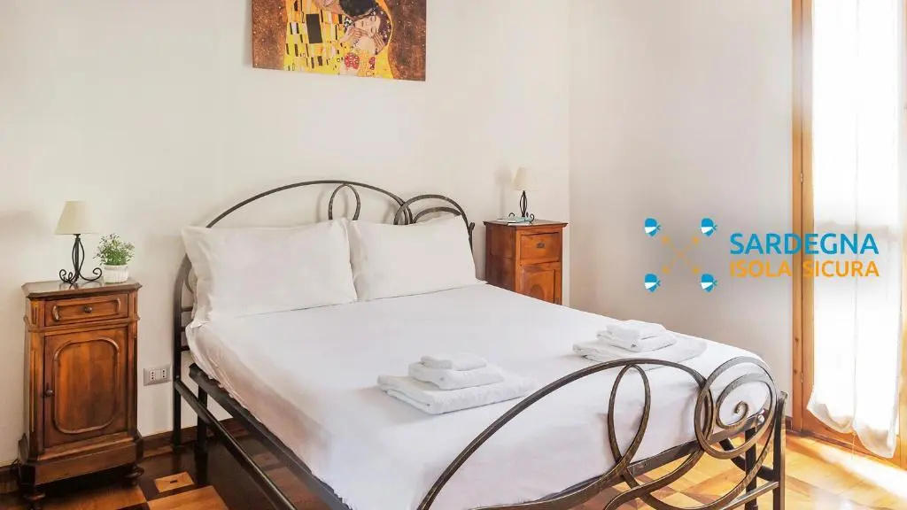 Standard Double room with balcony (full double bed)