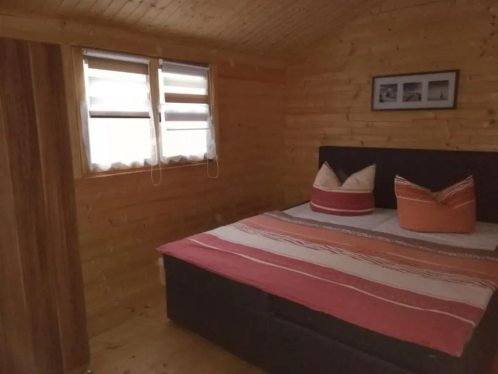 2 Bedrooms Cottage