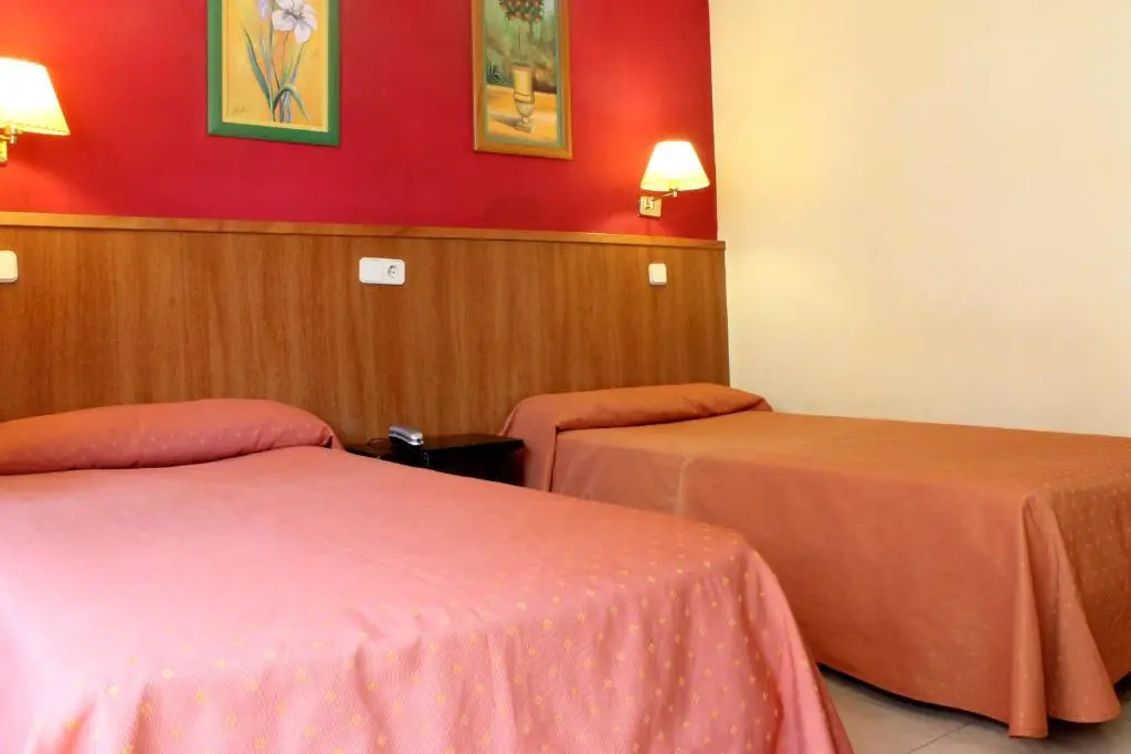 Double room (full double bed)