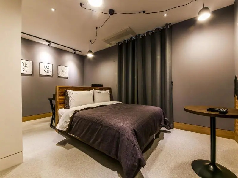 Premium Double room (full double bed)