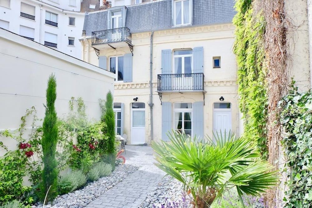 La Company Des Concierges : Villa de la mère Ozeray