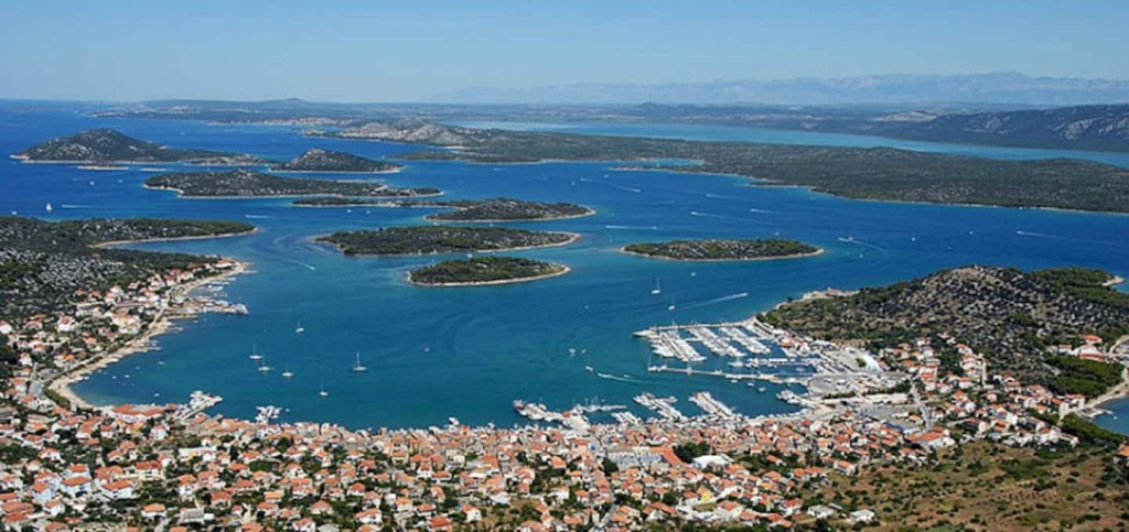 Отель Apartment Djurdja - 20 m from beach : A2 Luka Murter, Island Murter, фото 22