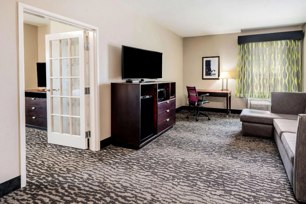 La Quinta Inn & Suites by Wyndham DFW Airport West - Bedford - Chambres