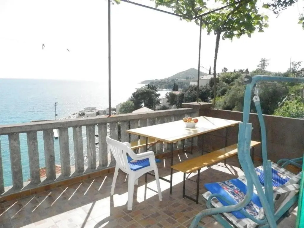 2 Bedrooms Apartment with balcony and with sea view