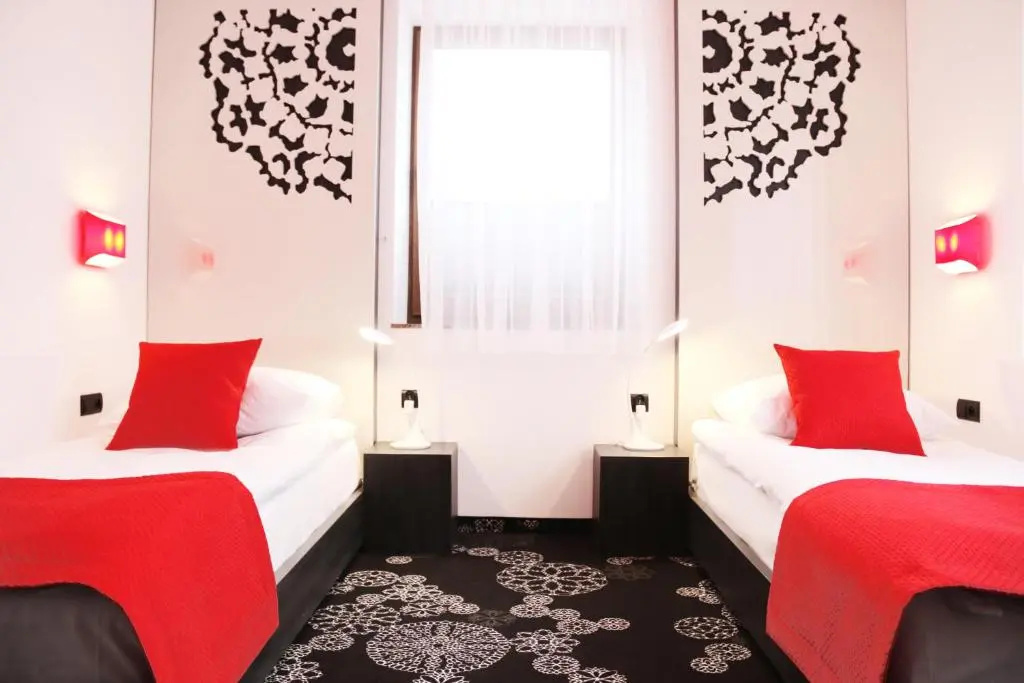 Deluxe Double room with balcony (full double bed)