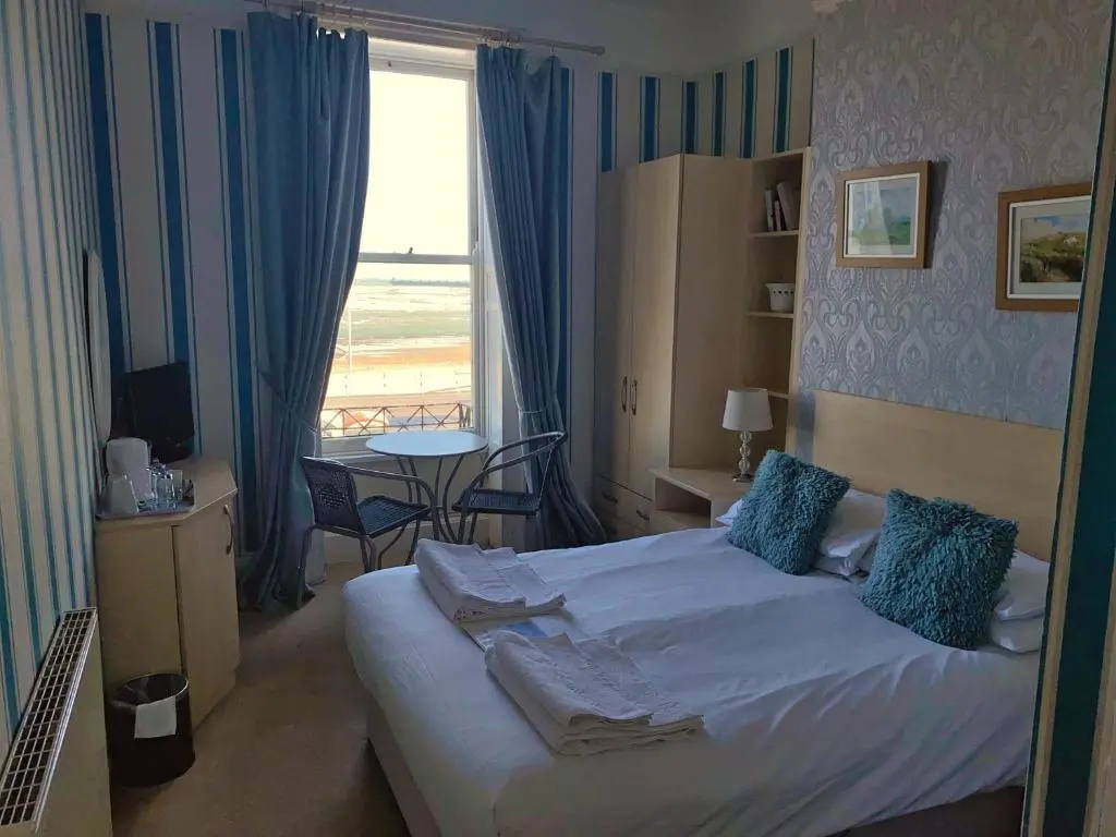 Standard Double room with sea view (full double bed)