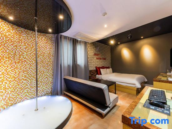 Double Suite (full double bed)