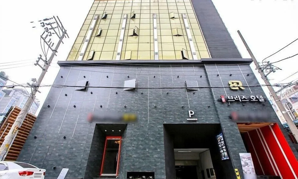 Breeze Hotel