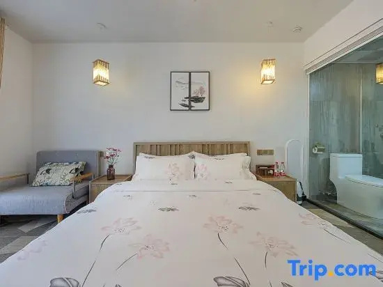 Standard Double room with balcony (full double bed)