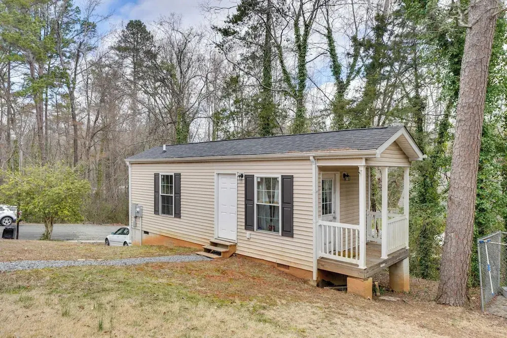 2 Mi to South Boston Speedway: Cozy Tiny Home!