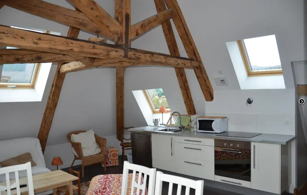 3 Bedrooms Apartment