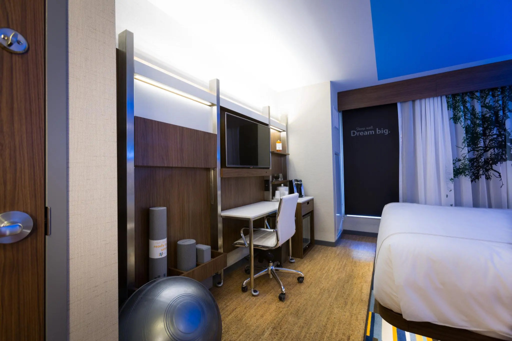 Premium Double room with city view (full double bed)