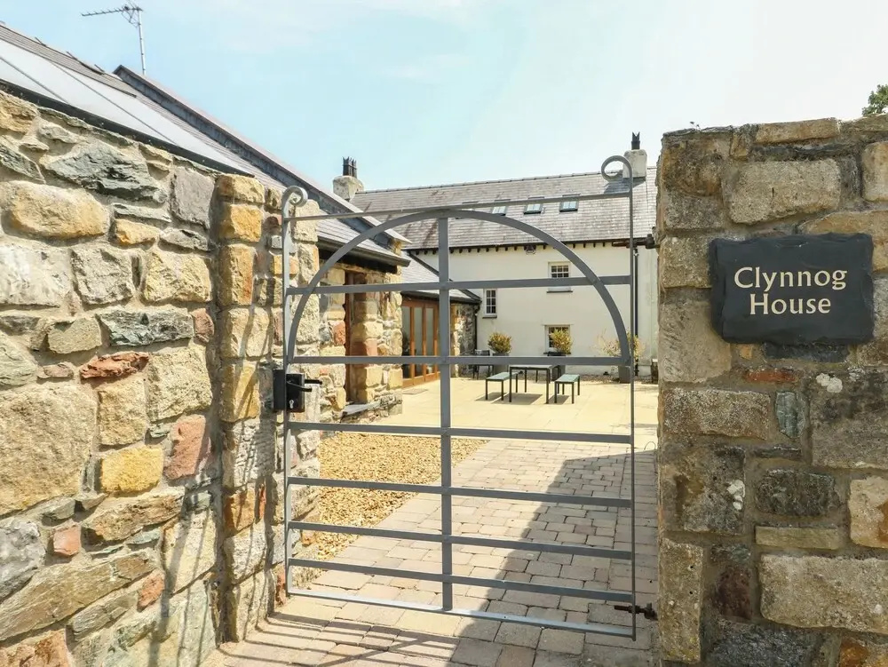 Clynnog House