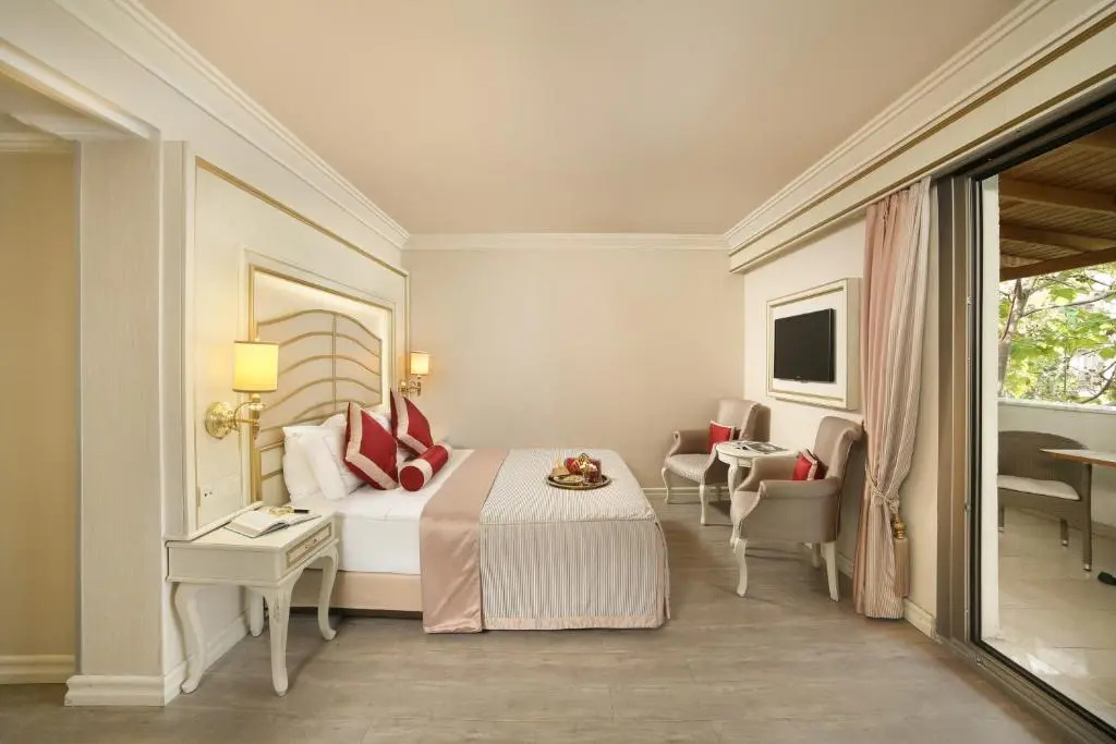 Deluxe Double room with balcony (full double bed)