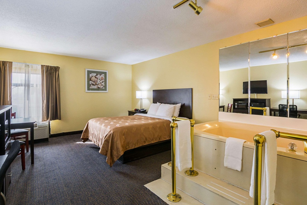 Quality Inn & Suites Greensburg I-74 — 2