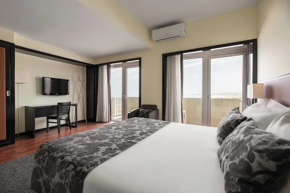Deluxe Double room seafront (full double bed)