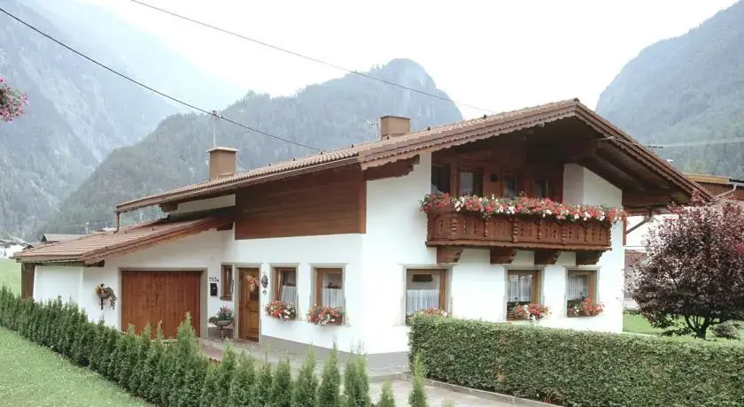 Zwatz Ottilie; Appartement