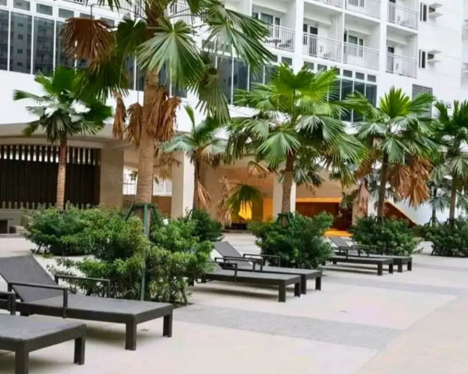 Live Just Steps Away From Mall of Asia