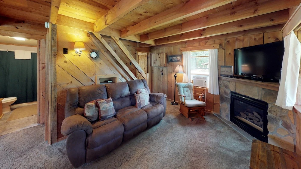 3 Bedrooms Classic room with river view