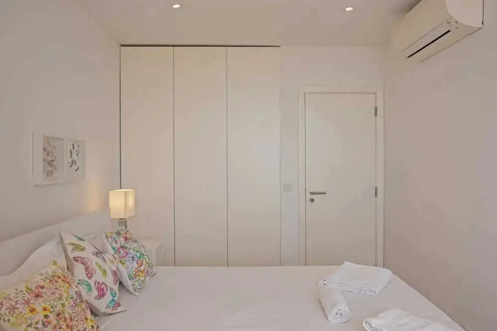 Magnificent 1 Bedroom Apartment With Views Over The Ocean